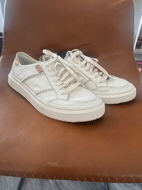 UGG Alameda White Low-Top Sneakers with Light Tan Heel Tab